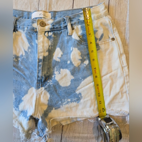 KanCan Estilo Shorts Size 13/30 Bleach Dyed Raw Hem Hi-Rise Jean Shorts Grunge - Picture 8 of 9